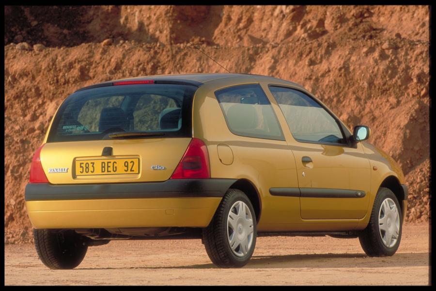  Renault Clio 1998 года  (фото 77 из 106)